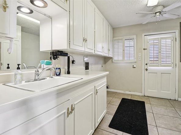 4212 SW Loop 820  , Fort Worth Texas 76109