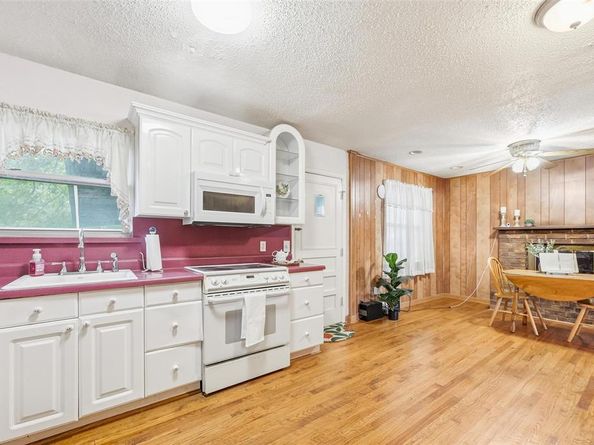 3130  Healey Drive , Dallas Texas 75228