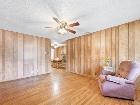 3130  Healey Drive , Dallas Texas 75228