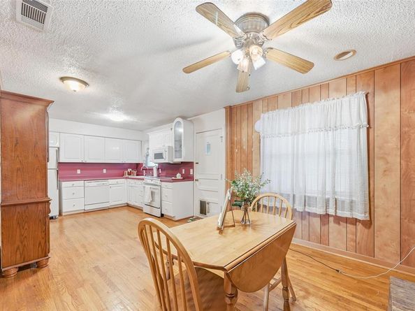 3130  Healey Drive , Dallas Texas 75228