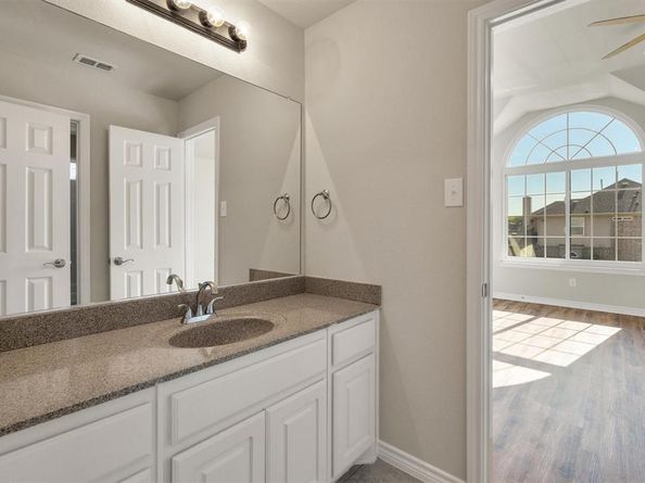 1001  Bell Oak Drive , Kennedale Texas 76060