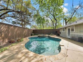 930 N Clinton Avenue , Dallas Texas 75208