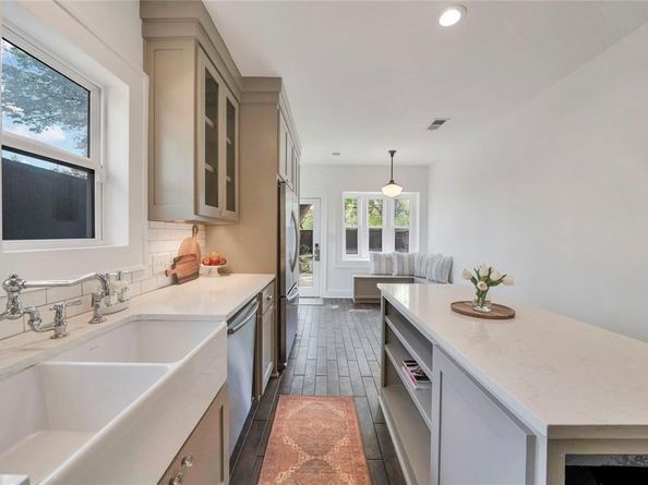 930 N Clinton Avenue , Dallas Texas 75208
