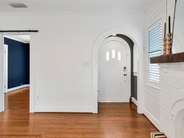 930 N Clinton Avenue , Dallas Texas 75208