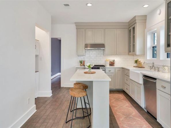 930 N Clinton Avenue , Dallas Texas 75208