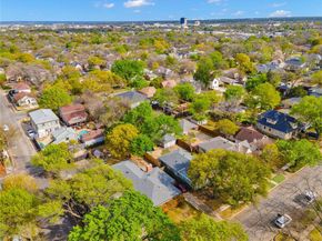 930 N Clinton Avenue , Dallas Texas 75208
