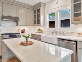 930 N Clinton Avenue , Dallas Texas 75208