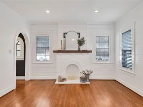 930 N Clinton Avenue , Dallas Texas 75208
