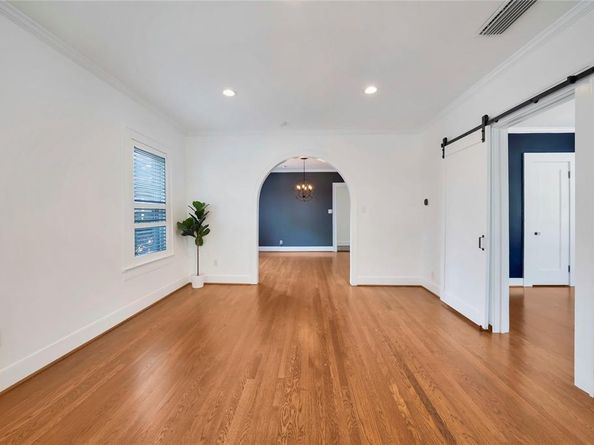 930 N Clinton Avenue , Dallas Texas 75208