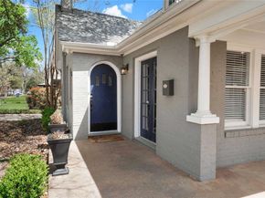 930 N Clinton Avenue , Dallas Texas 75208