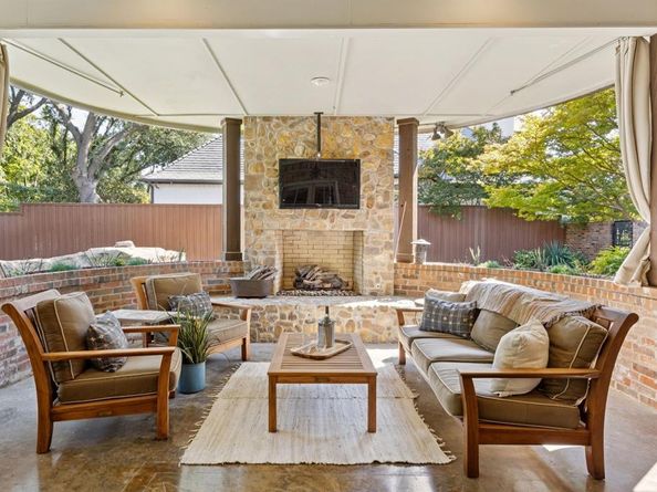 14820  Bellbrook Drive , Addison Texas 75254