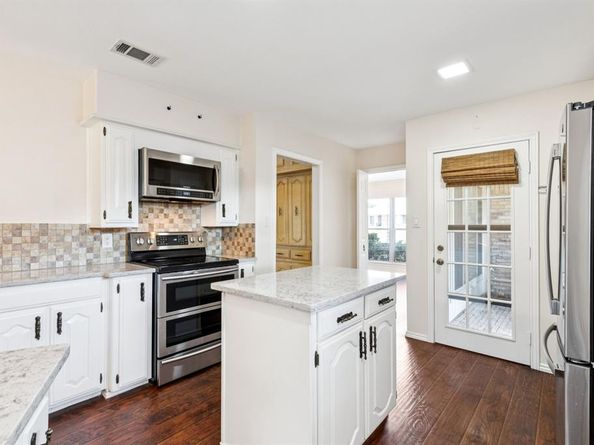 1554 N Valley Parkway , Lewisville Texas 75077