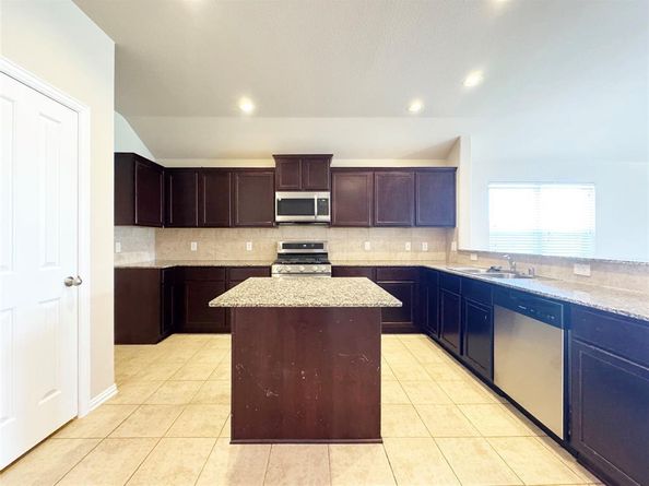 1809  Sparrow Lane , Aubrey Texas 76227