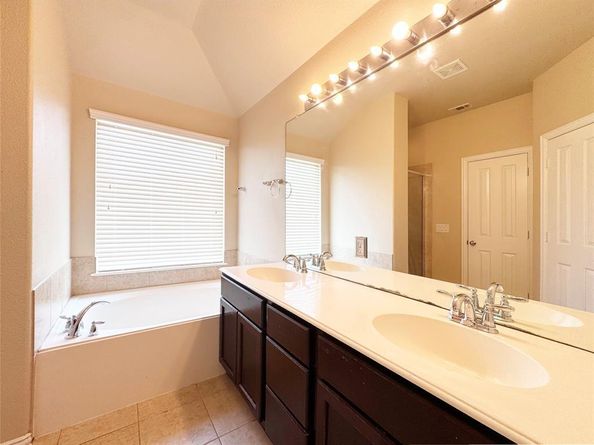 1809  Sparrow Lane , Aubrey Texas 76227