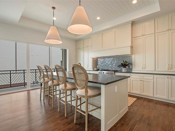 1029  Mobile Street , Dallas Texas 75208