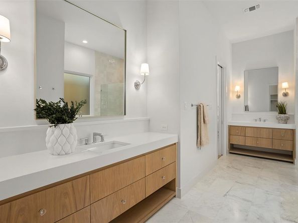 4511  Cowan Avenue , Dallas Texas 75209