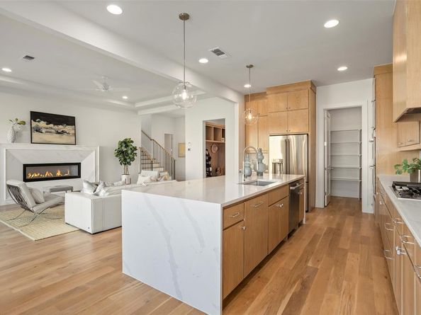 4511  Cowan Avenue , Dallas Texas 75209