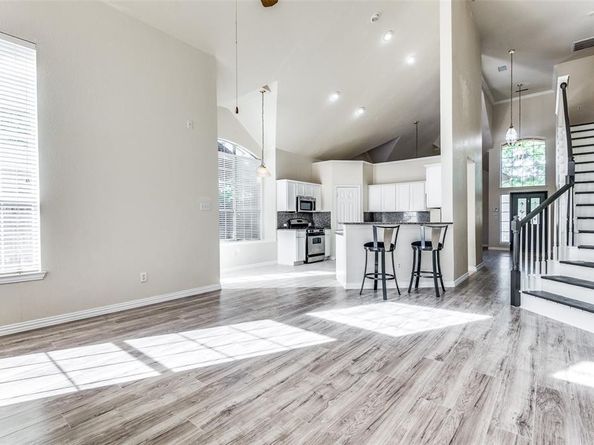 9005  Crown Point Circle , Irving Texas 75063