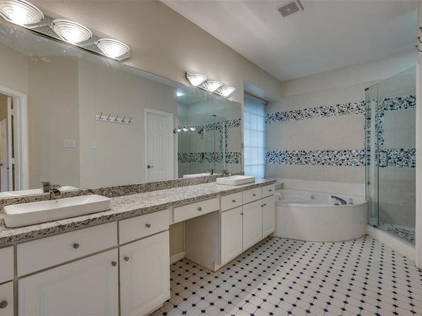 9005  Crown Point Circle , Irving Texas 75063