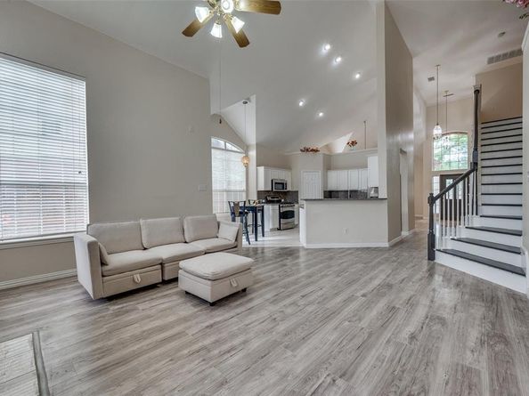 9005  Crown Point Circle , Irving Texas 75063