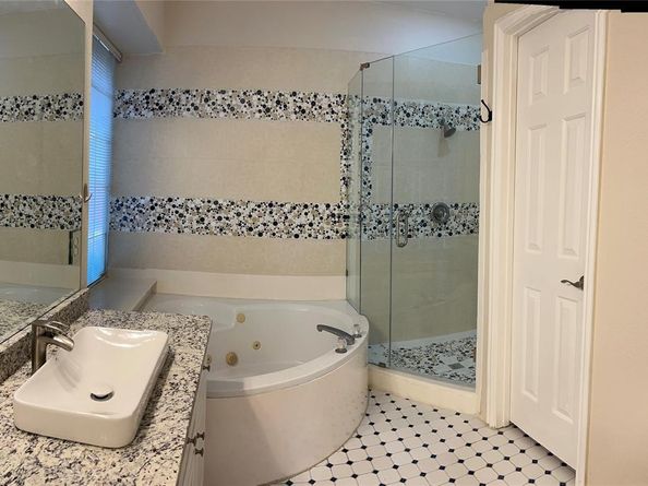 9005  Crown Point Circle , Irving Texas 75063