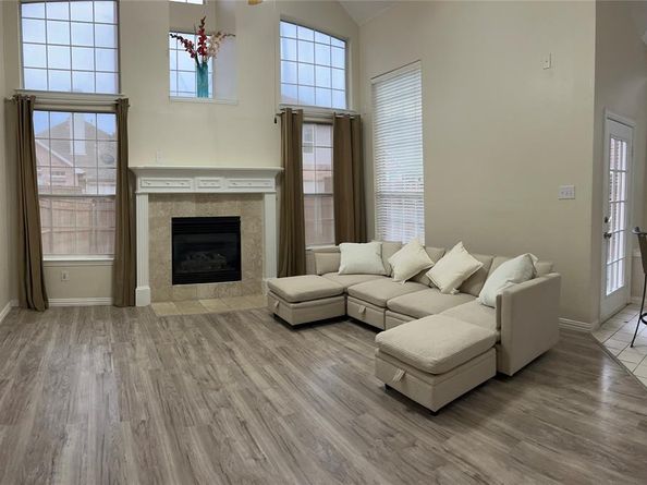 9005  Crown Point Circle , Irving Texas 75063