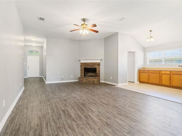 616  Kriston Drive , Azle Texas 76020