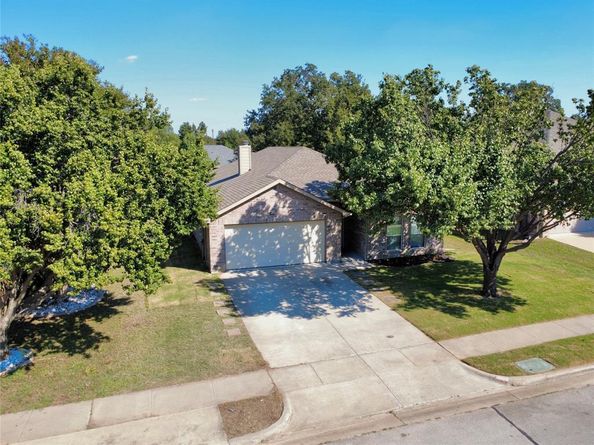 616  Kriston Drive , Azle Texas 76020