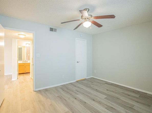 3209  Donnelly Circle  104, Fort Worth Texas 76107