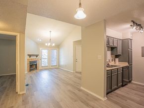 3209  Donnelly Circle  104, Fort Worth Texas 76107