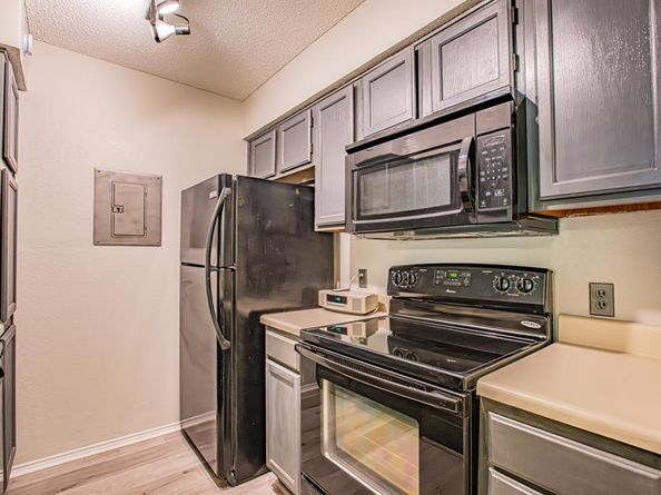 3209  Donnelly Circle  104, Fort Worth Texas 76107