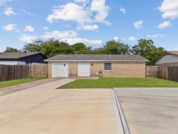 910  Waikiki Drive , Garland Texas 75043