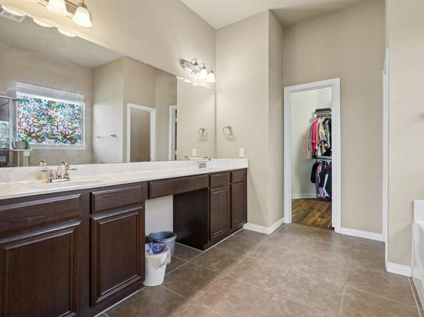1506  Oak Park Lane , Cedar Hill Texas 75104