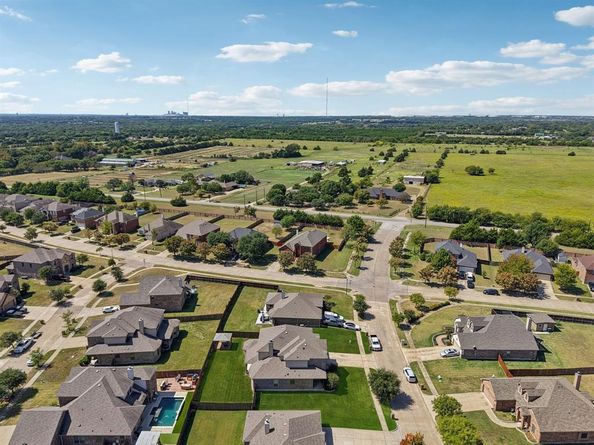 1506  Oak Park Lane , Cedar Hill Texas 75104