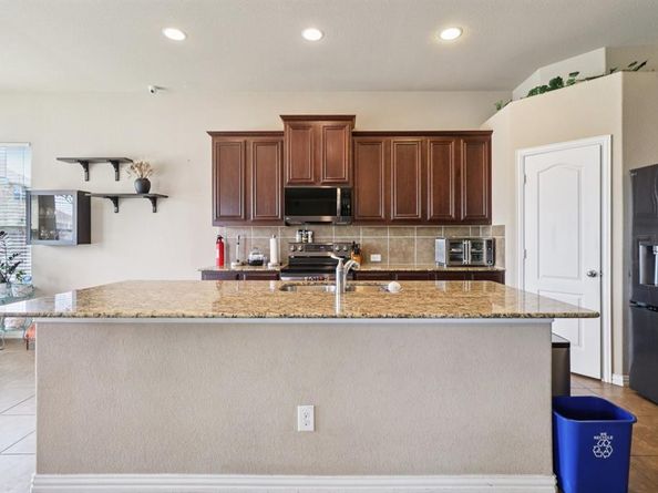 1506  Oak Park Lane , Cedar Hill Texas 75104