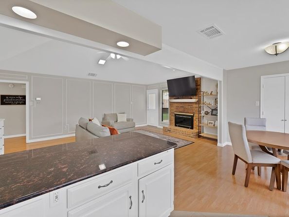 1916  Avignon Court , Carrollton Texas 75007