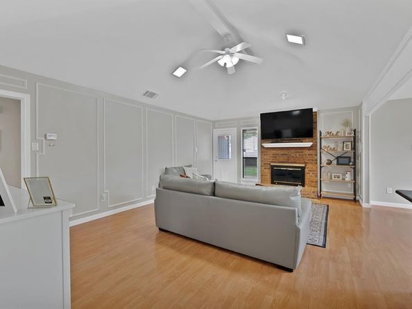 1916  Avignon Court , Carrollton Texas 75007