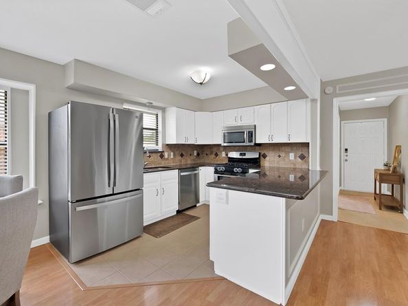 1916  Avignon Court , Carrollton Texas 75007