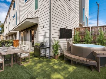 1901 N Carroll Avenue 