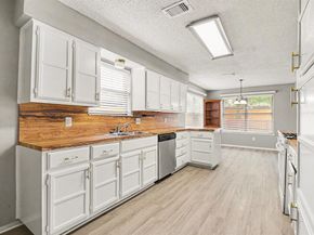 1562  Tiffany Forest Lane , Grapevine Texas 76051
