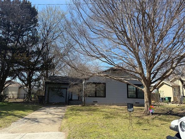 3950  Marks Place , Fort Worth Texas 76116