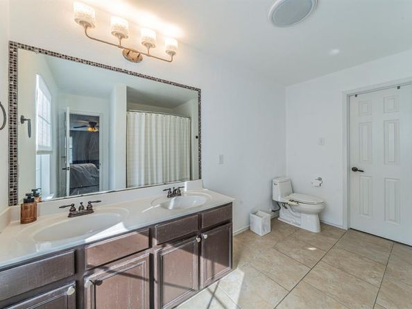 2216  La Salle Trail , Grand Prairie Texas 75052