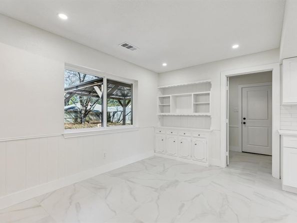 1704  Venetian Circle , Arlington Texas 76013