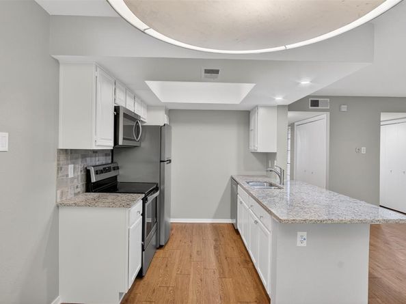 2505  Wedglea Drive  238, Dallas Texas 75211