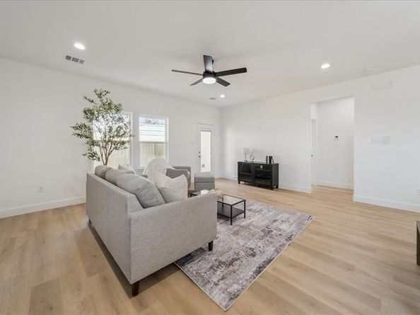 2925  Lasalle Street , Fort Worth Texas 76111