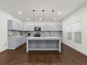 1207 E Russell Avenue , Carrollton Texas 75006