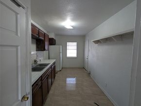 2600 W Bewick Street , Fort Worth Texas 76109