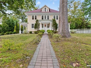 285 Maple Street