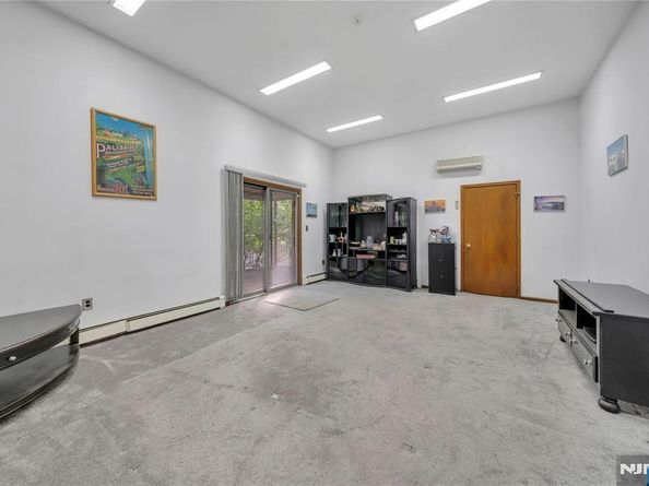 468 Morse Avenue, Ridgefield NJ 07657