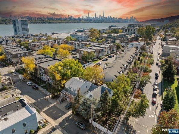 46 Garden Place, Edgewater NJ 07020